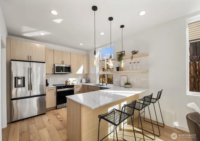 Photo 3 of Single family home for sale at 520 N 102nd Street, Seattle, WA 98133 | MLS# NWM2587697 | Listing updated on 2026-10-02