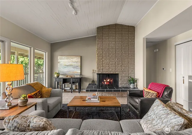 Photo 3 of Single family home for sale at 1729 Canyon Crst Dr, Wenatchee, WA 98801 | MLS# NWM2587723 | Listing updated on 2026-09-29