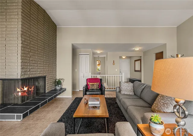 Photo 3 of Single family home for sale at 1729 Canyon Crst Dr, Wenatchee, WA 98801 | MLS# NWM2587723 | Listing updated on 2026-09-29