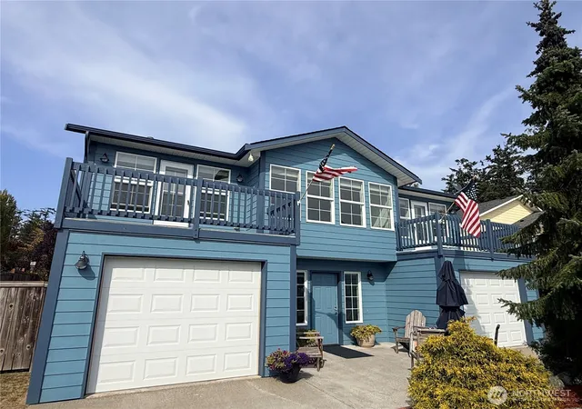 Photo 1 of Single family home for sale at 1086 Landing Cir, Oak Harbor, WA 98277 | MLS# NWM2587730 | Listing updated on 2026-09-28