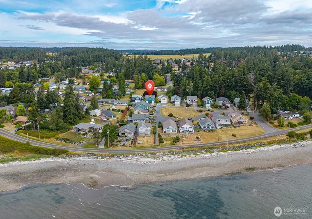 Photo 3 of Single family home for sale at 1086 Landing Cir, Oak Harbor, WA 98277 | MLS# NWM2587730 | Listing updated on 2026-09-28