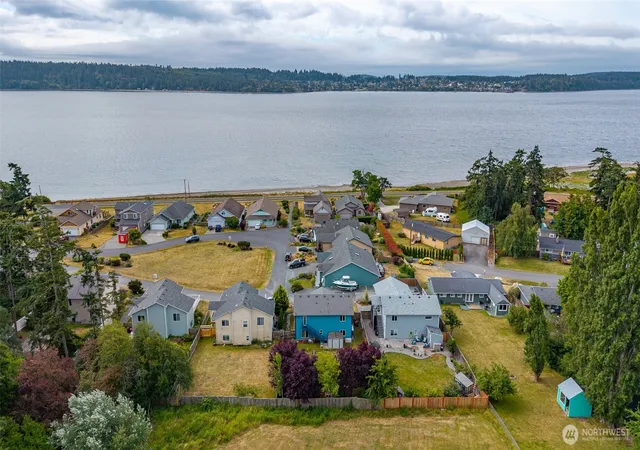 Photo 4 of Single family home for sale at 1086 Landing Cir, Oak Harbor, WA 98277 | MLS# NWM2587730 | Listing updated on 2026-09-28