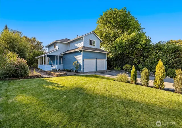 Photo 2 of Single family home for sale at 724 Hull Ave, Port Orchard, WA 98366 | MLS# NWM2587731 | Listing updated on 2026-10-01