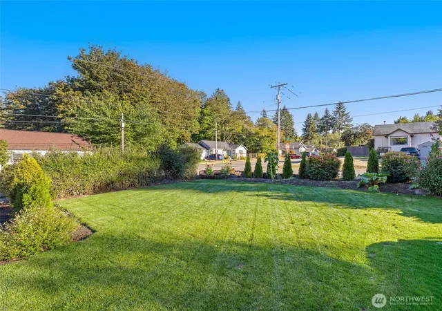 Photo 3 of Single family home for sale at 724 Hull Ave, Port Orchard, WA 98366 | MLS# NWM2587731 | Listing updated on 2026-10-01