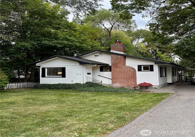 Photo 1 of Single family home for sale at 300 Pioneer Ave, Cashmere, WA 98815 | MLS# NWM2587745 | Listing updated on 2026-09-30