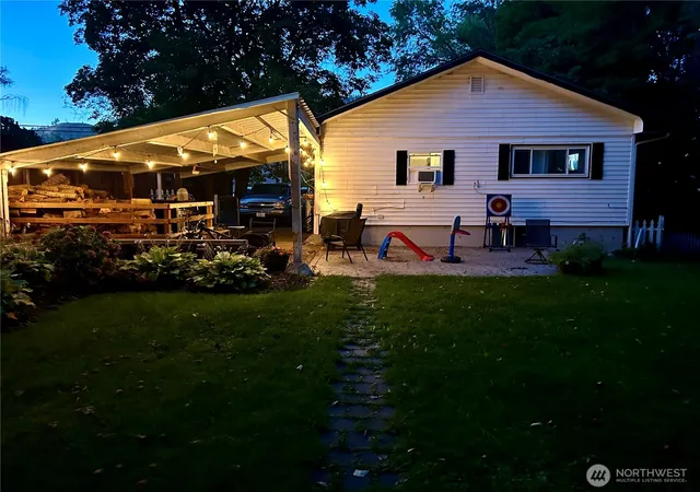 Photo 3 of Single family home for sale at 300 Pioneer Ave, Cashmere, WA 98815 | MLS# NWM2587745 | Listing updated on 2026-09-30