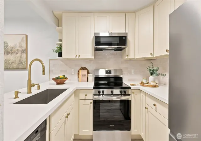 Photo 4 of Condo for sale at 17419 119th Lane SE #E32, Renton, WA 98058 | MLS# NWM2587765 | Listing updated on 2026-10-02