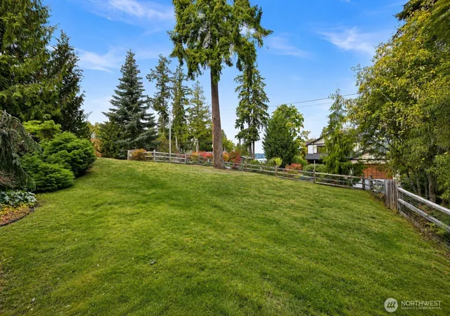 Photo 3 of Single family home for sale at 4618 Lakeway Dr, Bellingham, WA 98229 | MLS# NWM2587768 | Listing updated on 2026-10-01