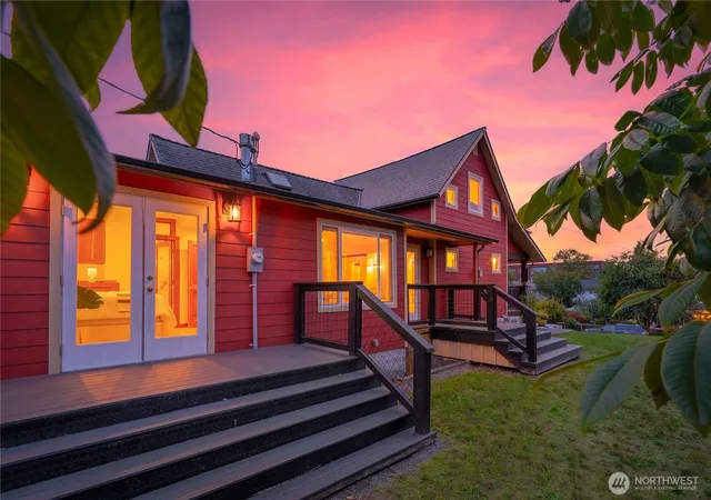 Photo 3 of Single family home for sale at 529 Ave C, Snohomish, WA 98290 | MLS# NWM2587769 | Listing updated on 2026-09-26