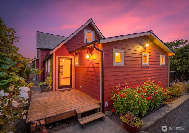Photo 4 of Single family home for sale at 529 Ave C, Snohomish, WA 98290 | MLS# NWM2587769 | Listing updated on 2026-09-26