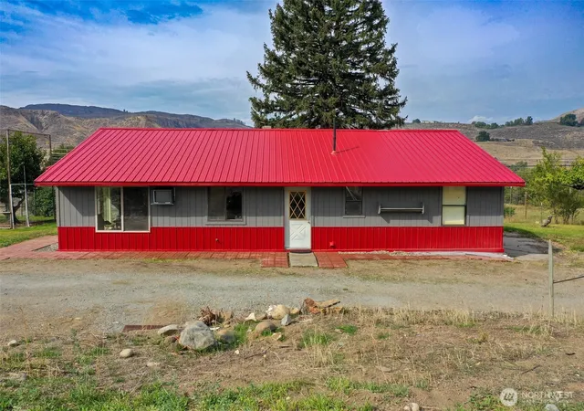 Photo 3 of Single family home for sale at 66 State Frontage Rd S, Tonasket, WA 98855 | MLS# NWM2587773 | Listing updated on 2026-09-26