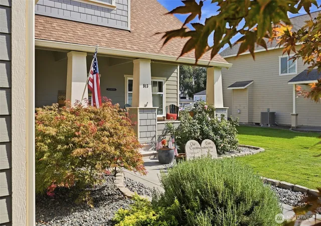Photo 2 of Single family home for sale at 913 Christopher Ln, Pasco, WA 99301 | MLS# NWM2587777 | Listing updated on 2026-10-06