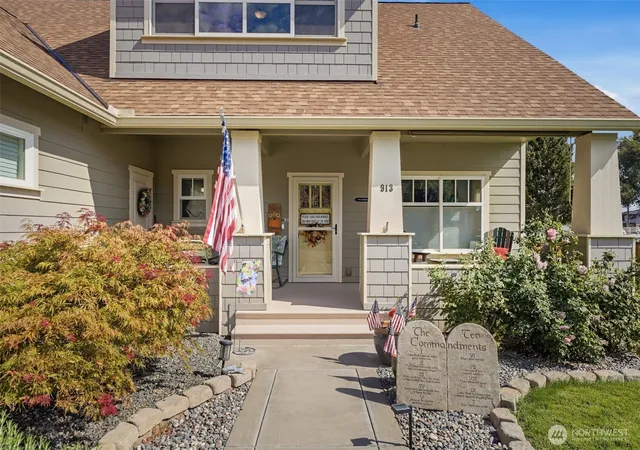 Photo 3 of Single family home for sale at 913 Christopher Ln, Pasco, WA 99301 | MLS# NWM2587777 | Listing updated on 2026-10-06