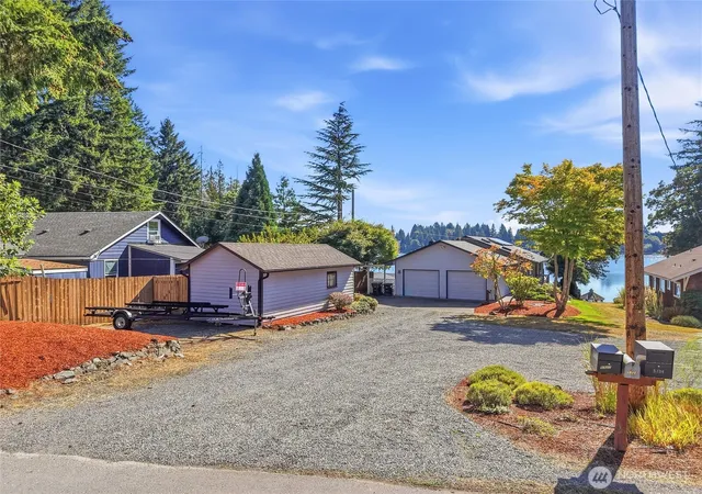 Photo 2 of Sale Pending at 5727 Henslin Dr Se, Olympia, WA 98513 | MLS# NWM2587781 | Listing updated on 2026-09-30
