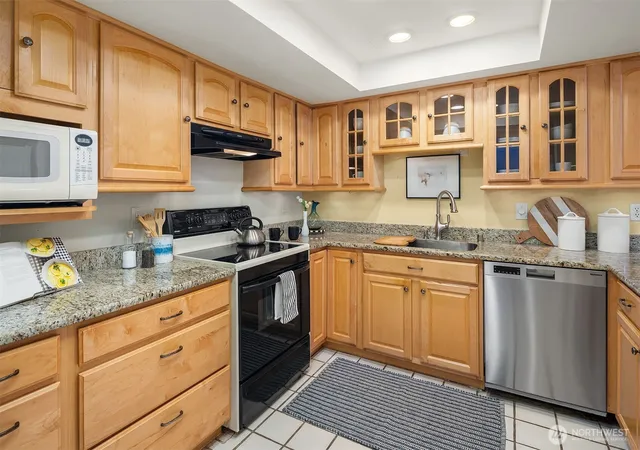 Photo 3 of Townhouse for sale at 10907 Ne 41st Drive, Kirkland, WA 98033 | MLS# NWM2587800 | Listing updated on 2026-09-26