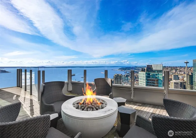 Condo for sale at 121 Stewart St #1304, Seattle, WA 98101 | MLS# NWM2587804