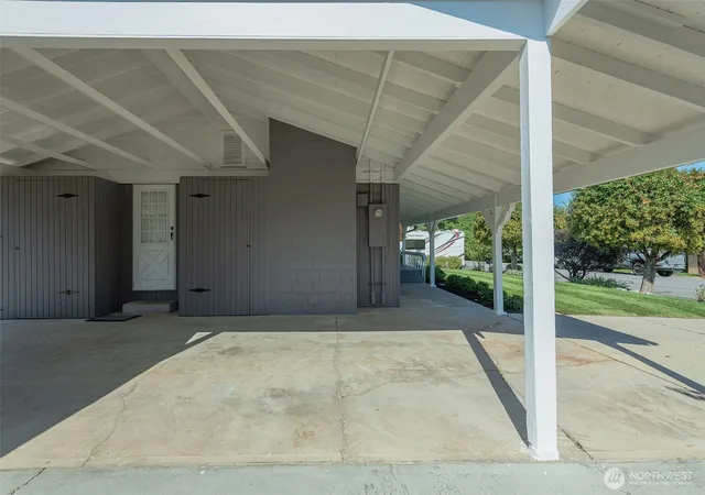Photo 3 of Single family home for sale at 16 Schafer St, Wenatchee, WA 98801 | MLS# NWM2587823 | Listing updated on 2026-09-29