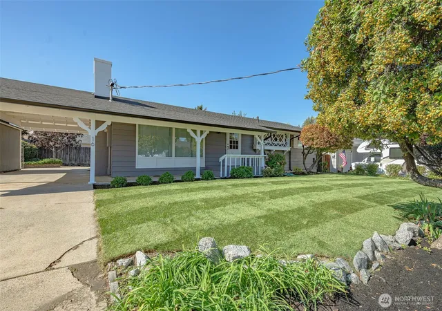 Photo 3 of Single family home for sale at 16 Schafer St, Wenatchee, WA 98801 | MLS# NWM2587823 | Listing updated on 2026-09-29