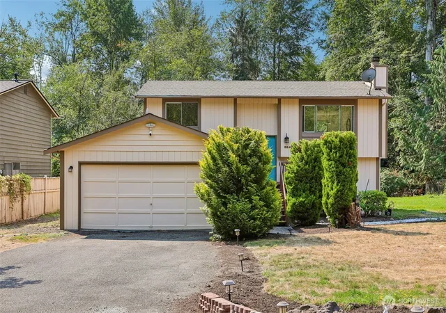 Photo 2 of Single family home for sale at 6845 Ne 191st Street, Kenmore, WA 98028 | MLS# NWM2587825 | Listing updated on 2026-09-28