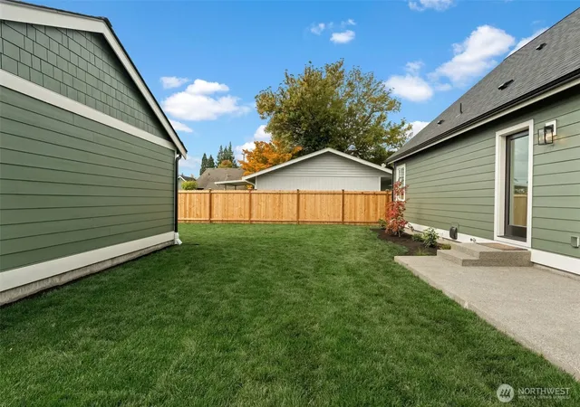 Photo 4 of Single family home for sale at 520 3rd Avenue NE, Puyallup, WA 98372 | MLS# NWM2587840 | Listing updated on 2026-09-30