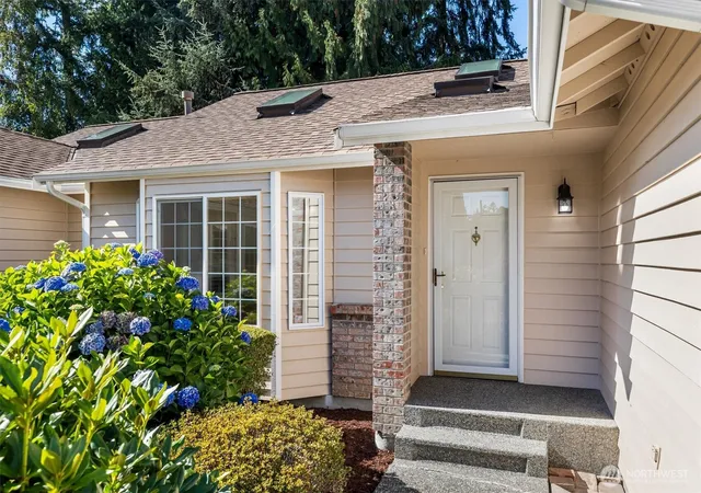 Photo 2 of Single family home for sale at 14118 Beverly Park Rd #B, Edmonds, WA 98026 | MLS# NWM2587841 | Listing updated on 2026-09-30