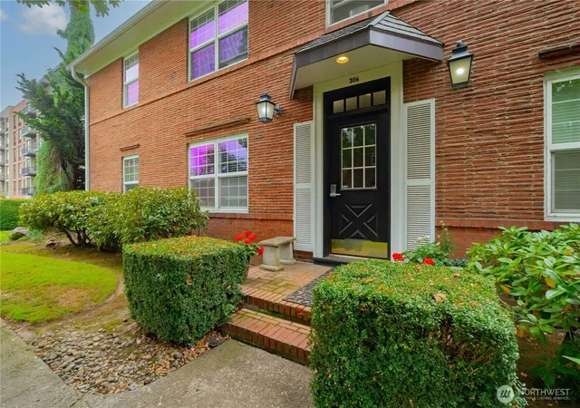 Photo 2 of Condo for sale at 306 E 12th Street #C, Vancouver, WA 98660 | MLS# NWM2587843 | Listing updated on 2026-10-07