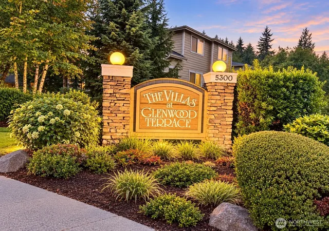 Photo 3 of Townhouse for sale at 5300 Glenwood Ave #M-1, Everett, WA 98203 | MLS# NWM2587852 | Listing updated on 2026-10-02