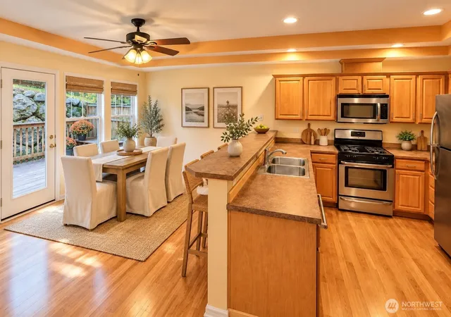 Photo 4 of Townhouse for sale at 5300 Glenwood Ave #M-1, Everett, WA 98203 | MLS# NWM2587852 | Listing updated on 2026-10-02
