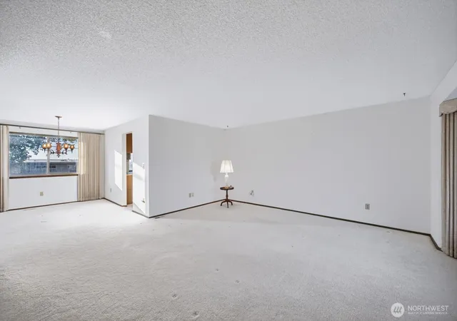 Photo 4 of Single family home for sale at 2118 S Crestmont Dr, Moses Lake, WA 98837 | MLS# NWM2587858 | Listing updated on 2026-09-30