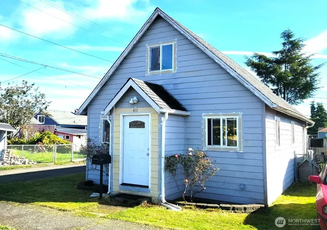 Photo 2 of Single family home for sale at 411 29th Street, Hoquiam, WA 98550 | MLS# NWM2587860 | Listing updated on 2026-10-01