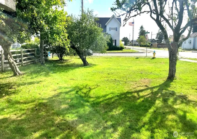 Photo 3 of Single family home for sale at 411 29th Street, Hoquiam, WA 98550 | MLS# NWM2587860 | Listing updated on 2026-10-01
