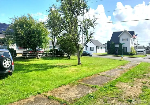 Photo 3 of Single family home for sale at 411 29th Street, Hoquiam, WA 98550 | MLS# NWM2587860 | Listing updated on 2026-10-01