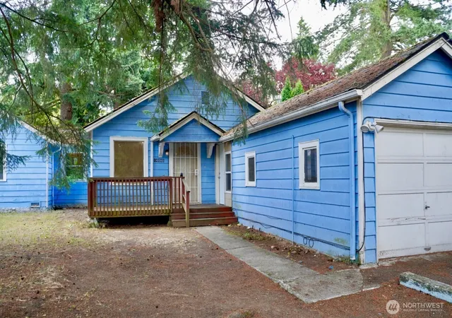 Photo 1 of Single family home for sale at 14040 Ashworth Ave N, Seattle, WA 98133 | MLS# NWM2587866 | Listing updated on 2026-09-26