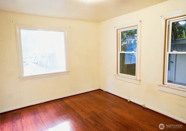 Photo 4 of Single family home for sale at 14040 Ashworth Ave N, Seattle, WA 98133 | MLS# NWM2587866 | Listing updated on 2026-09-26