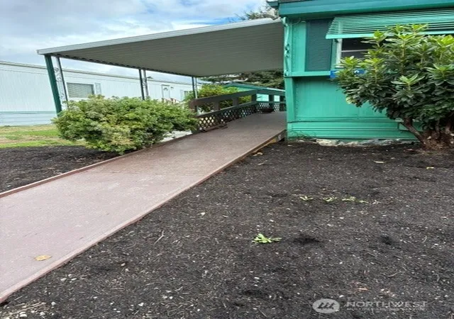 Photo 3 of Manufactured home for sale at 308 Laird Pl, Burlington, WA 98233 | MLS# NWM2587882 | Listing updated on 2026-09-28