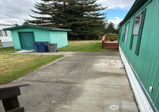 Photo 3 of Manufactured home for sale at 308 Laird Pl, Burlington, WA 98233 | MLS# NWM2587882 | Listing updated on 2026-09-28