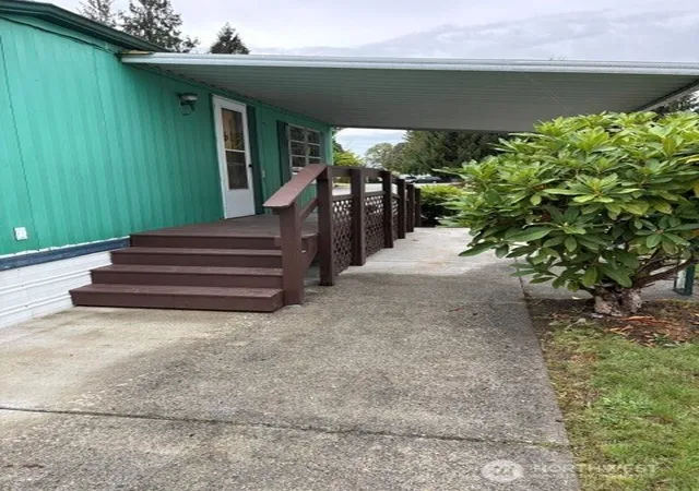 Photo 4 of Manufactured home for sale at 308 Laird Pl, Burlington, WA 98233 | MLS# NWM2587882 | Listing updated on 2026-09-28