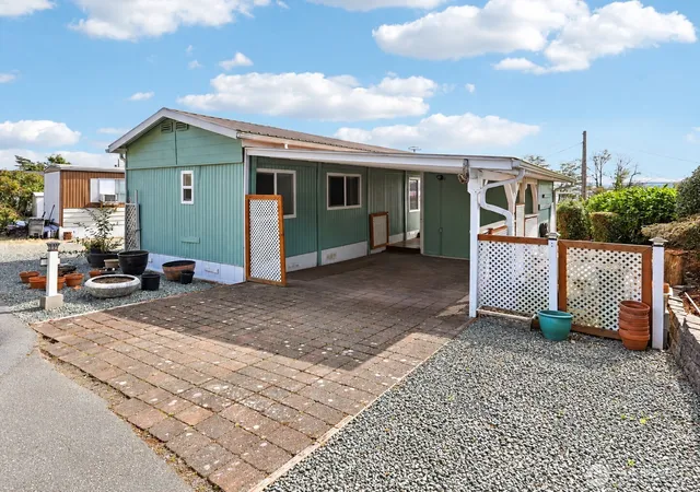 Photo 3 of Manufactured home for sale at 11453 Bayview Edison Rd #31, Mount Vernon, WA 98273 | MLS# NWM2587883 | Listing updated on 2026-09-28