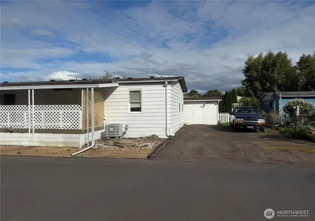 Photo 3 of Manufactured home for sale at 1965 Westside Hwy #117, Kelso, WA 98626 | MLS# NWM2587889 | Listing updated on 2026-09-26