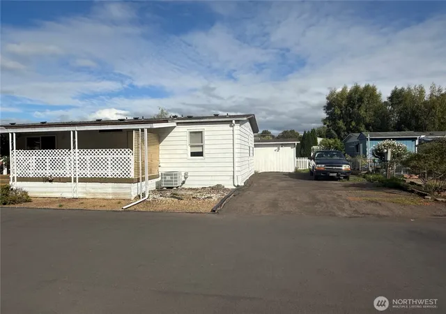 Photo 4 of Manufactured home for sale at 1965 Westside Hwy #117, Kelso, WA 98626 | MLS# NWM2587889 | Listing updated on 2026-09-26