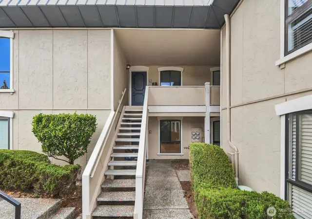 Photo 3 of Condo for sale at 1622 103rd Place Ne #L3, Bellevue, WA 98004 | MLS# NWM2587896 | Listing updated on 2026-10-01