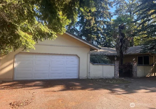 Photo 3 of Single family home for sale at 9222 S 198 Street Ct, Renton, WA 98055 | MLS# NWM2587897 | Listing updated on 2026-10-05