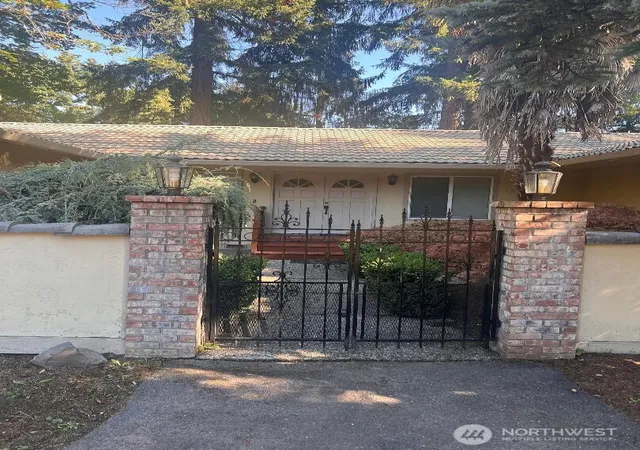 Photo 4 of Single family home for sale at 9222 S 198 Street Ct, Renton, WA 98055 | MLS# NWM2587897 | Listing updated on 2026-10-05