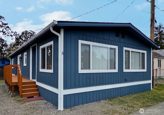 Photo 1 of Manufactured home for sale at 15401 Washington Ave Sw #3, Lakewood, WA 98498 | MLS# NWM2587902 | Listing updated on 2026-10-01