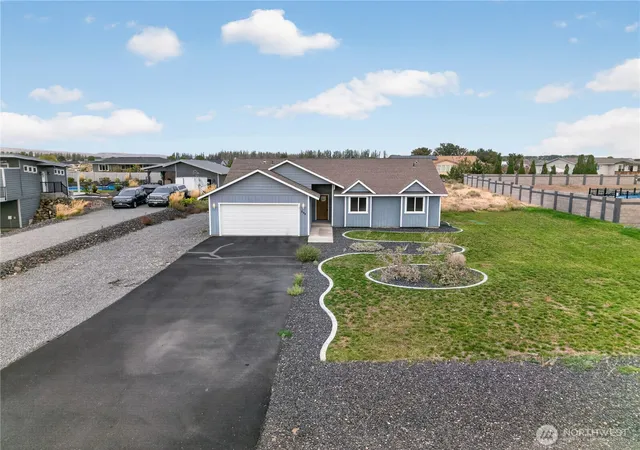 Photo 2 of Single family home for sale at 894 Desert Aire Dr Sw, Mattawa, WA 99349 | MLS# NWM2587908 | Listing updated on 2026-09-28