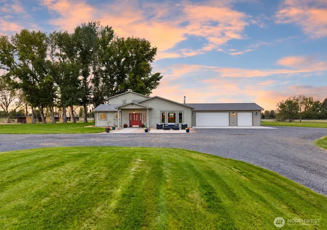 Photo 2 of Single family home for sale at 10502 Dune Lake Loop, Moses Lake, WA 98837 | MLS# NWM2587910 | Listing updated on 2026-09-28