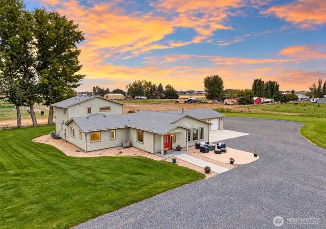 Photo 3 of Single family home for sale at 10502 Dune Lake Loop, Moses Lake, WA 98837 | MLS# NWM2587910 | Listing updated on 2026-09-28