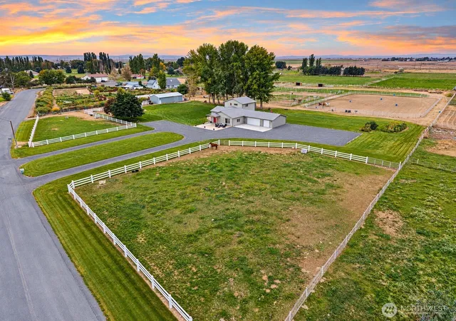 Photo 3 of Single family home for sale at 10502 Dune Lake Loop, Moses Lake, WA 98837 | MLS# NWM2587910 | Listing updated on 2026-09-28