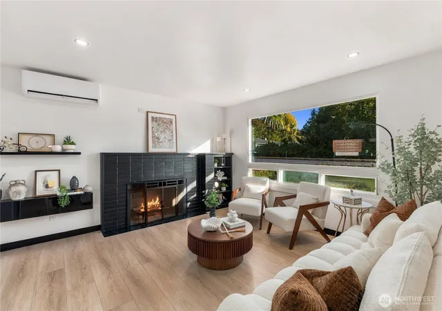 Photo 4 of Single family home for sale at 638 S 160th Street, Burien, WA 98148 | MLS# NWM2587918 | Listing updated on 2026-10-22