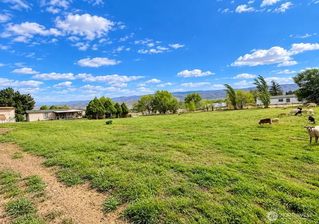 Photo 11 of Manufactured home for sale at 8305 S Missimer Rd, Prosser, WA 99350 | MLS# NWM2587926 | Listing updated on 2026-10-06